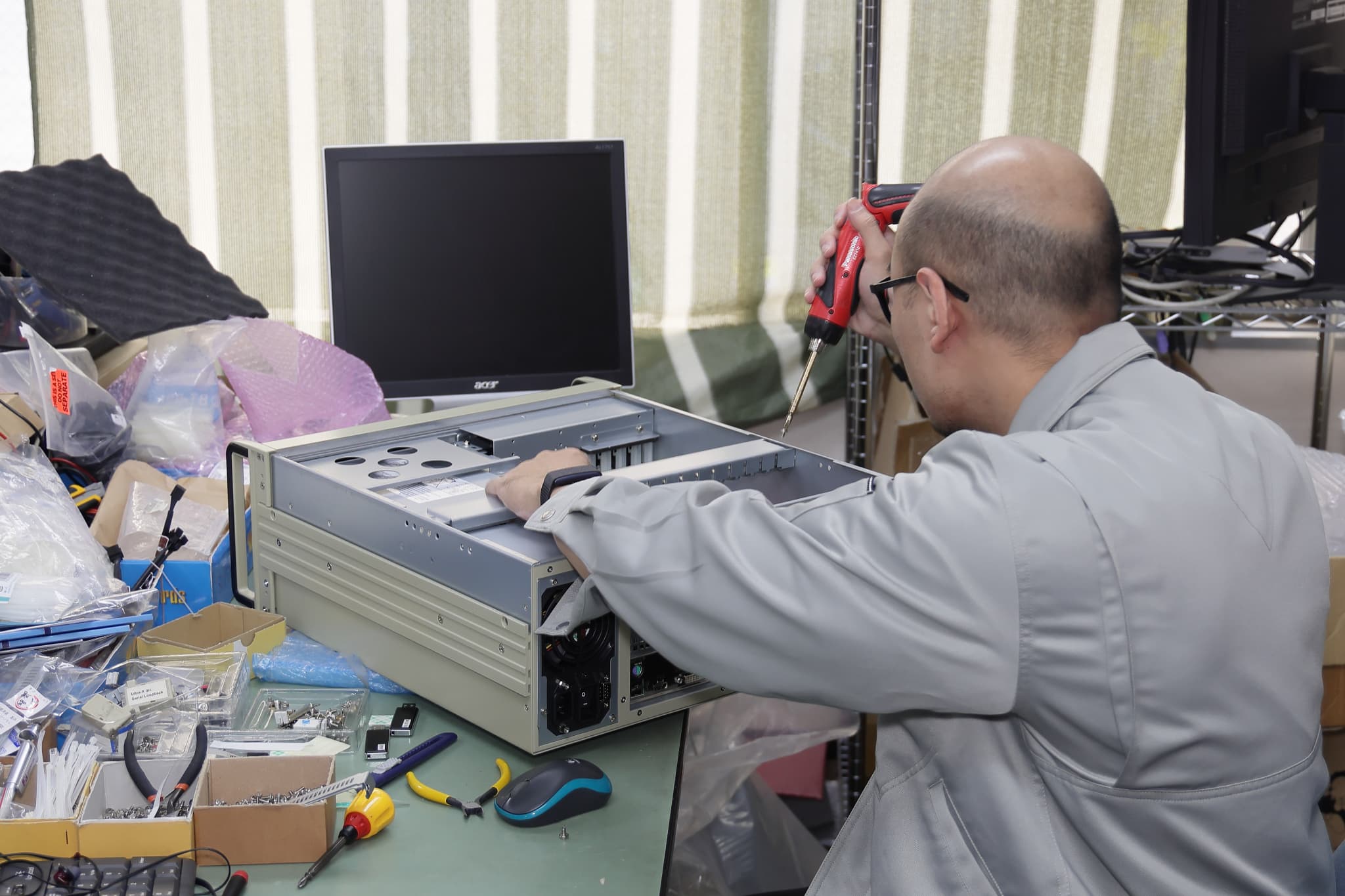 黒い基盤とファン