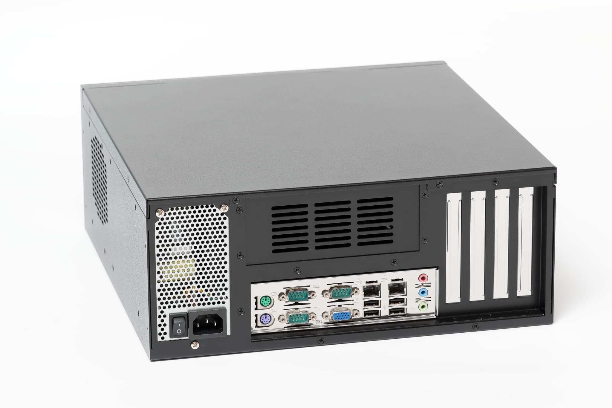 青く照らされたPCの基盤部分